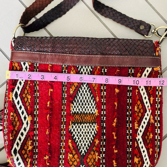 Vintage Kilim Moroccan Shoulder bag with leather fringe - Picture 7 of 8